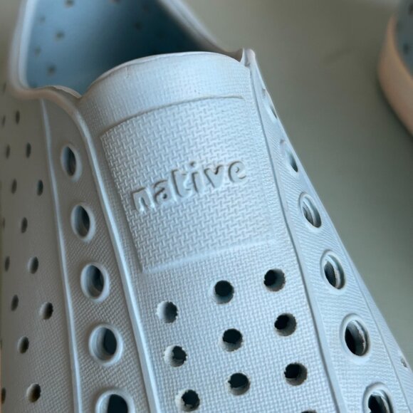 Native Jefferson Kids Size 11 Sky Blue/Shell White Toddler Girl Sneaker - Picture 3 of 11